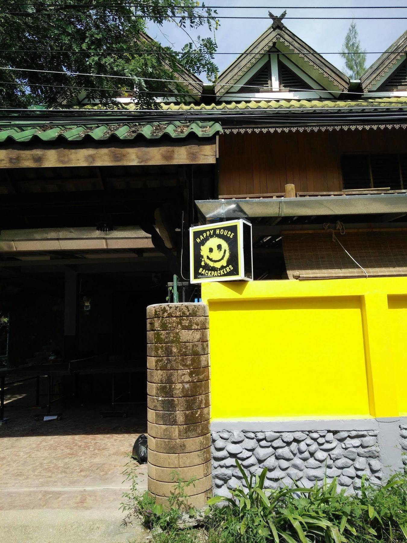 Happy House Backpackers Hostel Pai Exterior photo