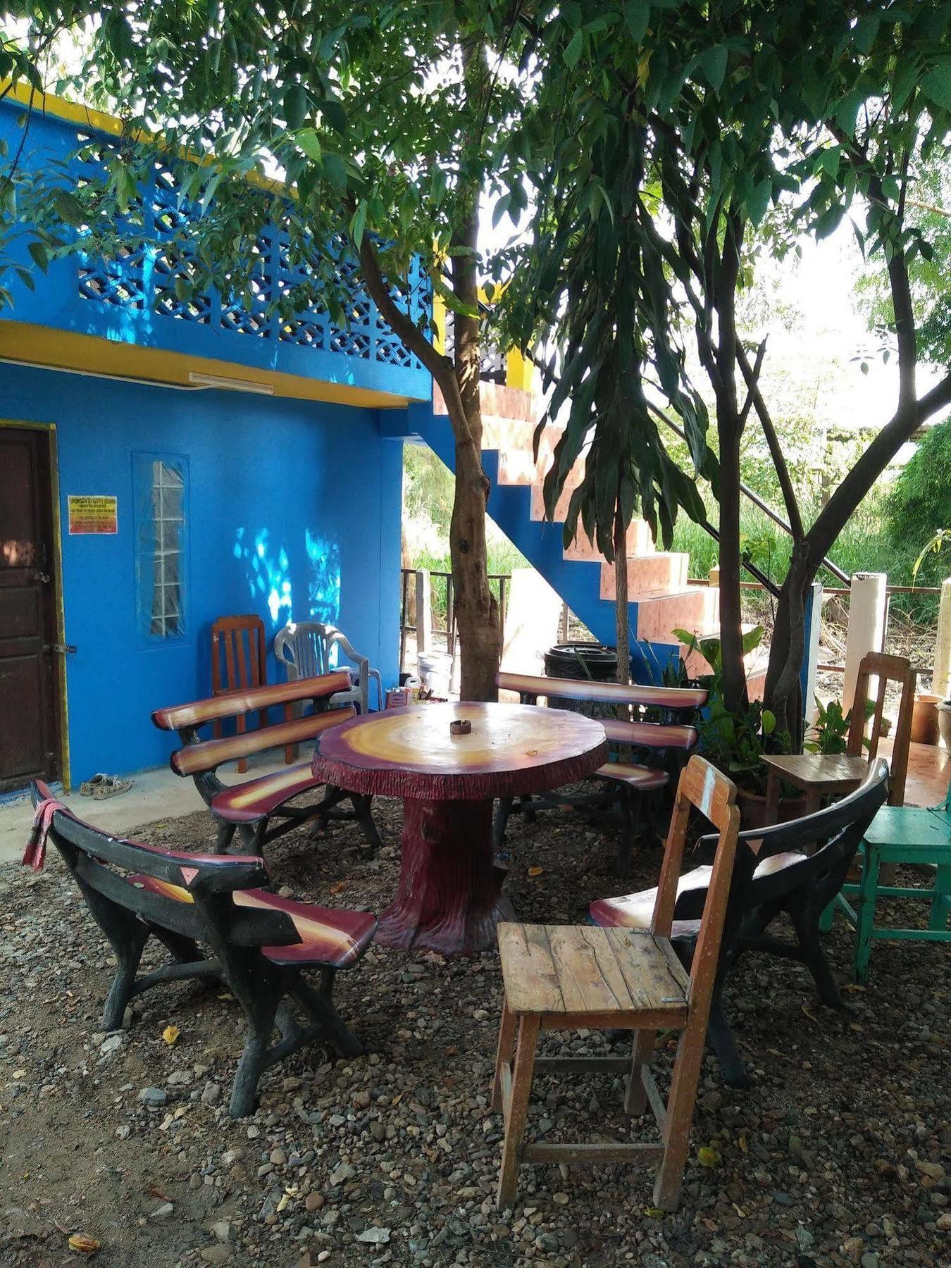 Happy House Backpackers Hostel Pai Exterior photo